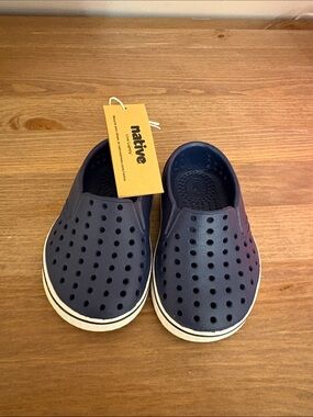 NWT Native Kids Water Shoes Jefferson Slip-On in Navy with White Trim